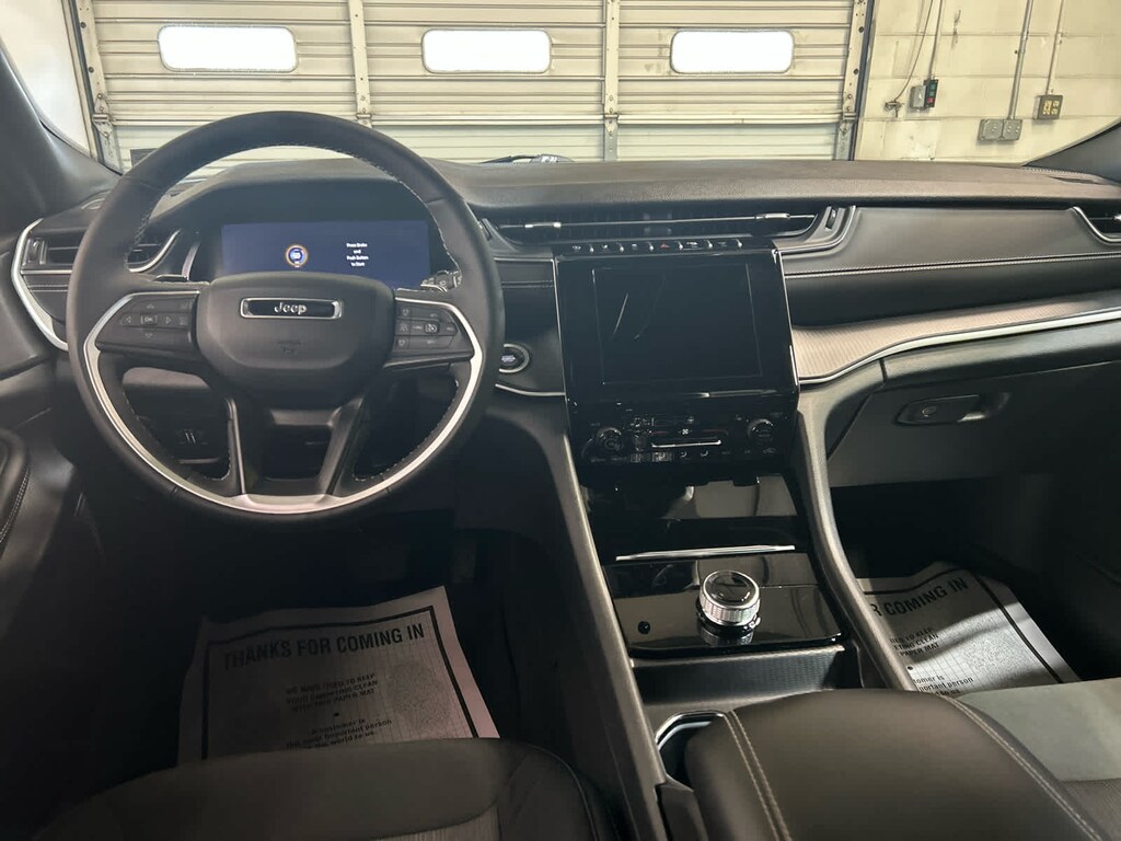 Used 2025 Jeep Grand Cherokee Laredo SUV