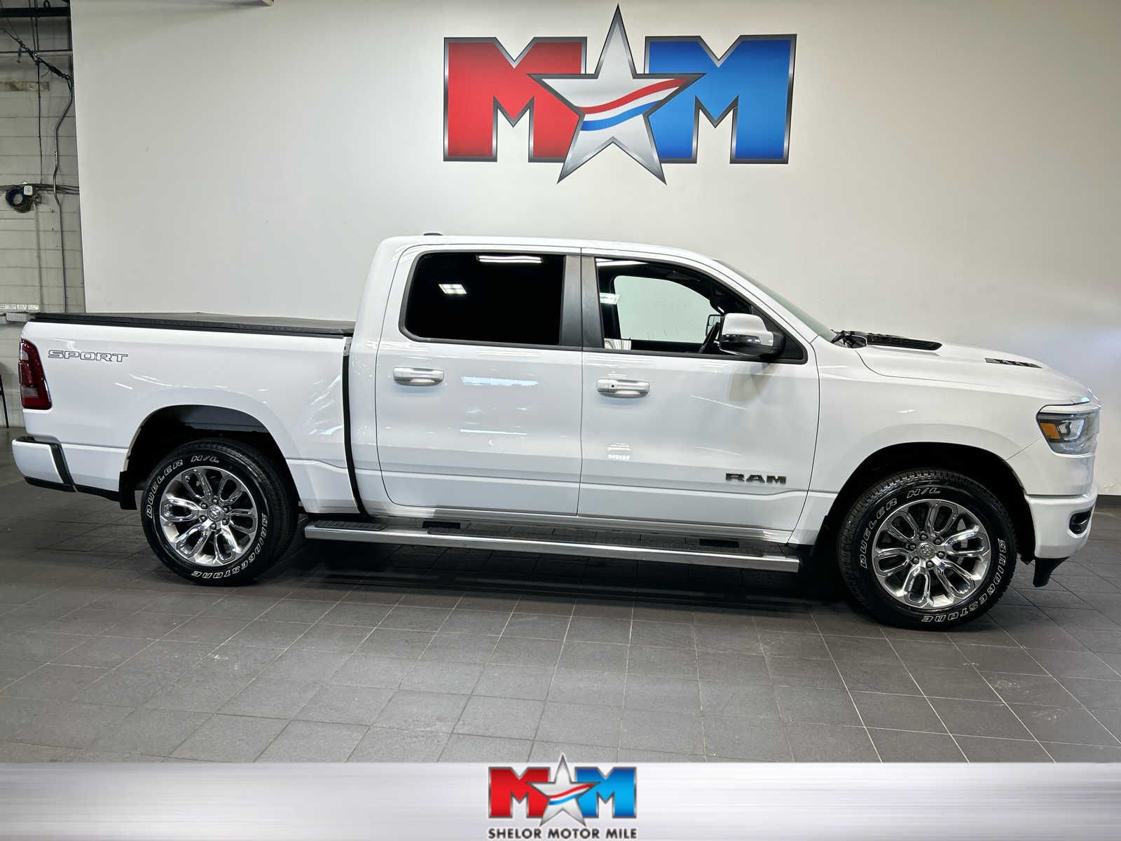 2023 RAM 1500 Laramie 4x4 Crew Cab 5'7's photo