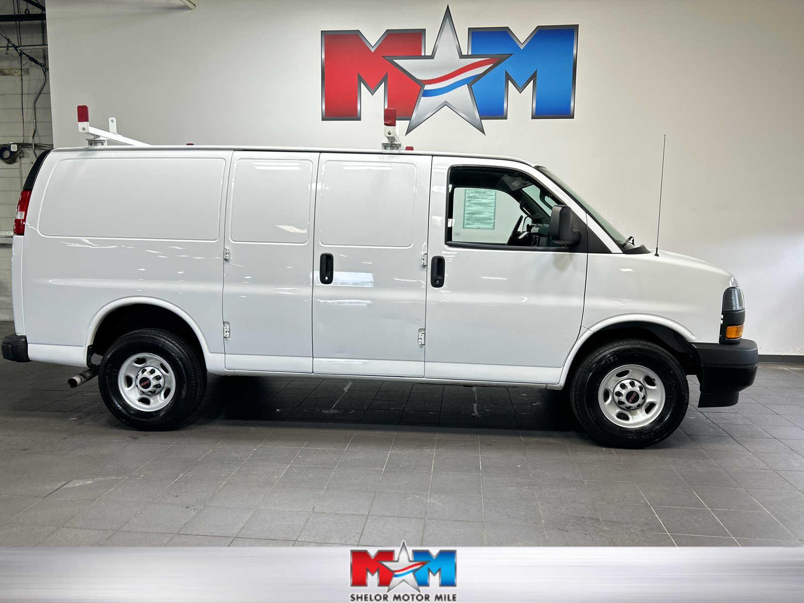 2023 GMC Savana 2500's photo