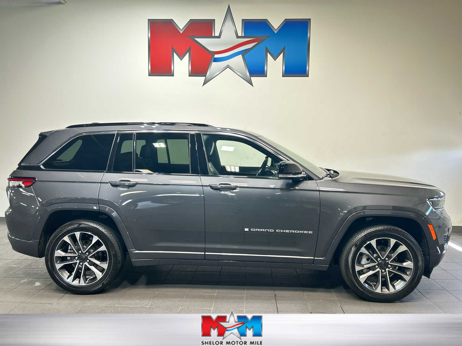2025 Jeep Grand Cherokee Overland 4x4's photo