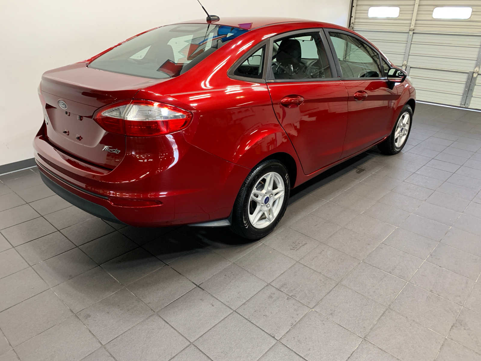 2017 Ford Fiesta SE photo 2