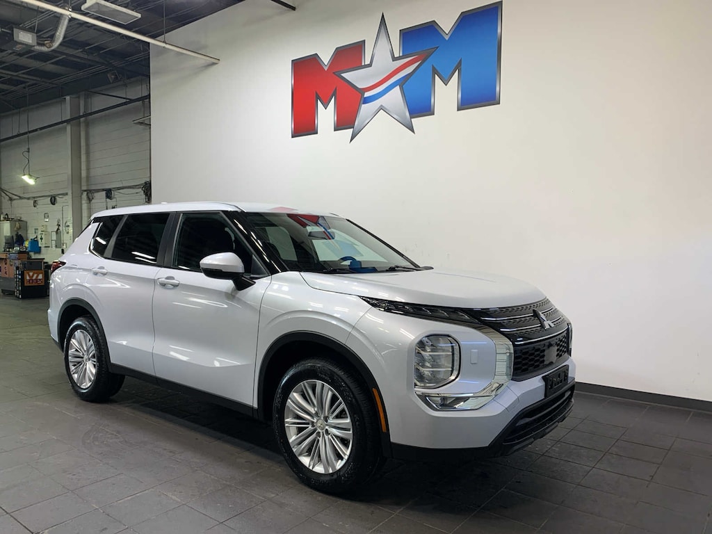 Used 2024 Mitsubishi Outlander ES SUV