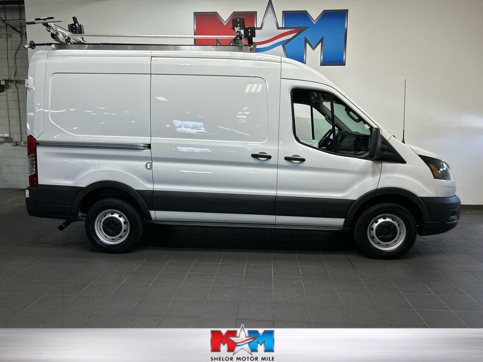 2022 Ford Transit 250 Med Roof 130 WB's photo