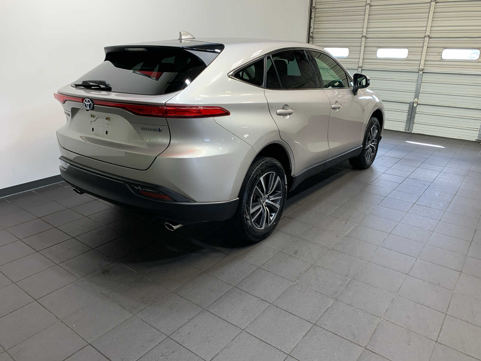 2021 Toyota Venza LE photo 3