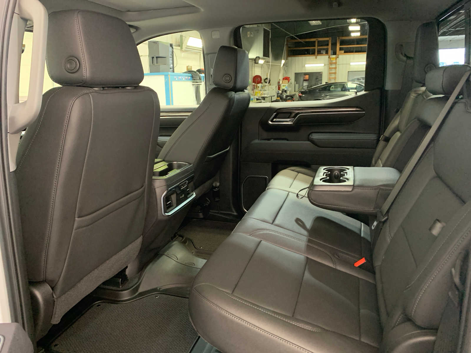 2025 Chevrolet Silverado 1500 LTZ - Photo 11