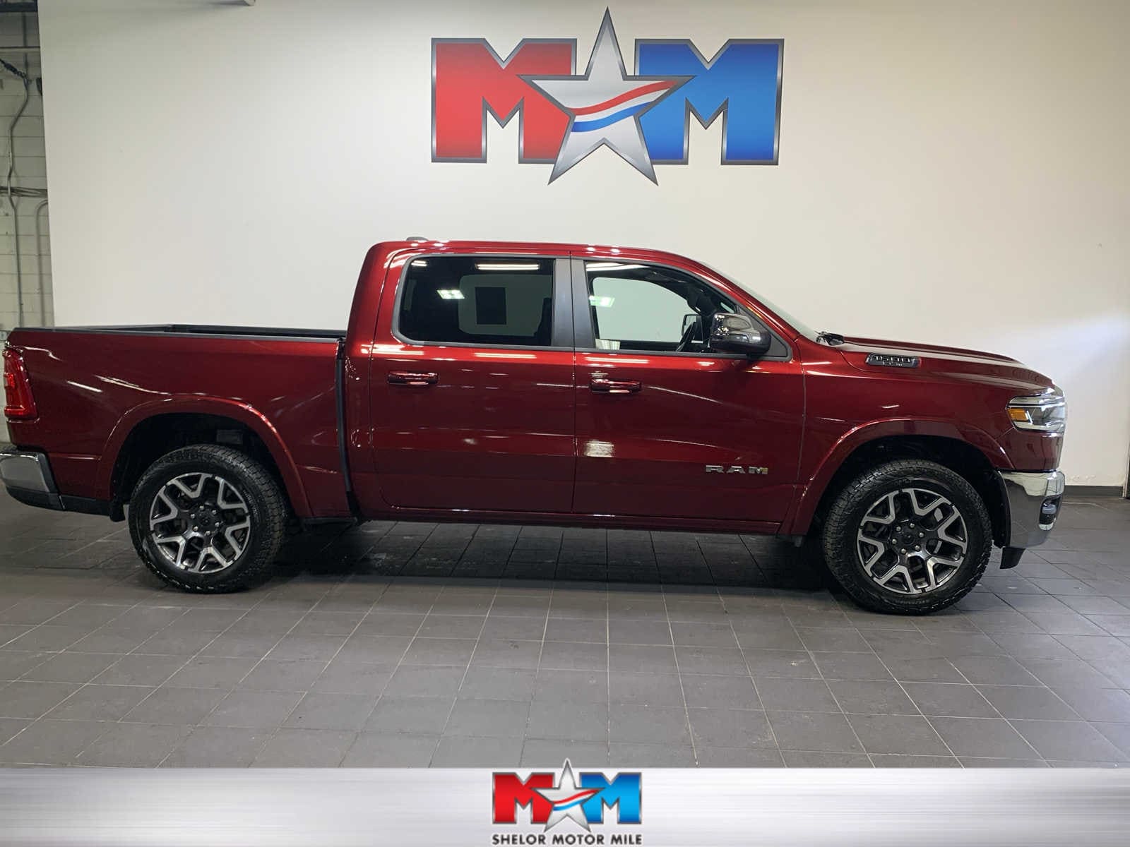 2025 RAM 1500 Laramie 4x4 Crew Cab 5'7's photo