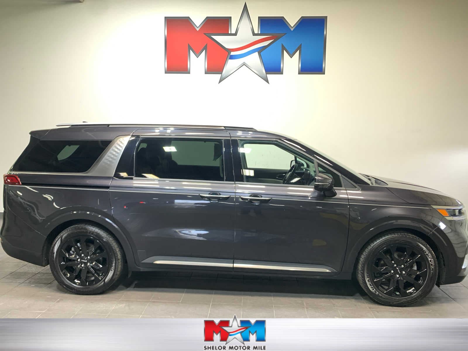 2024 Kia Sedona SX's photo