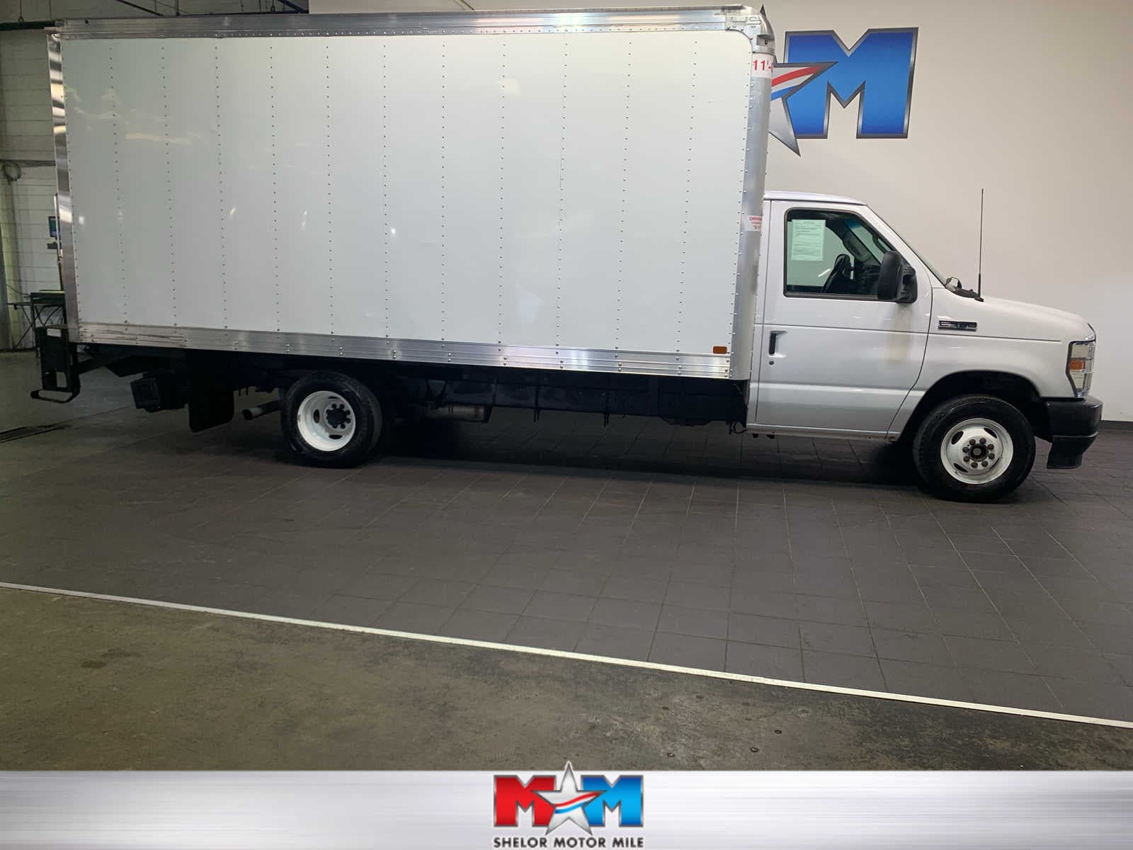 2023 Ford E-Series Cutaway Base