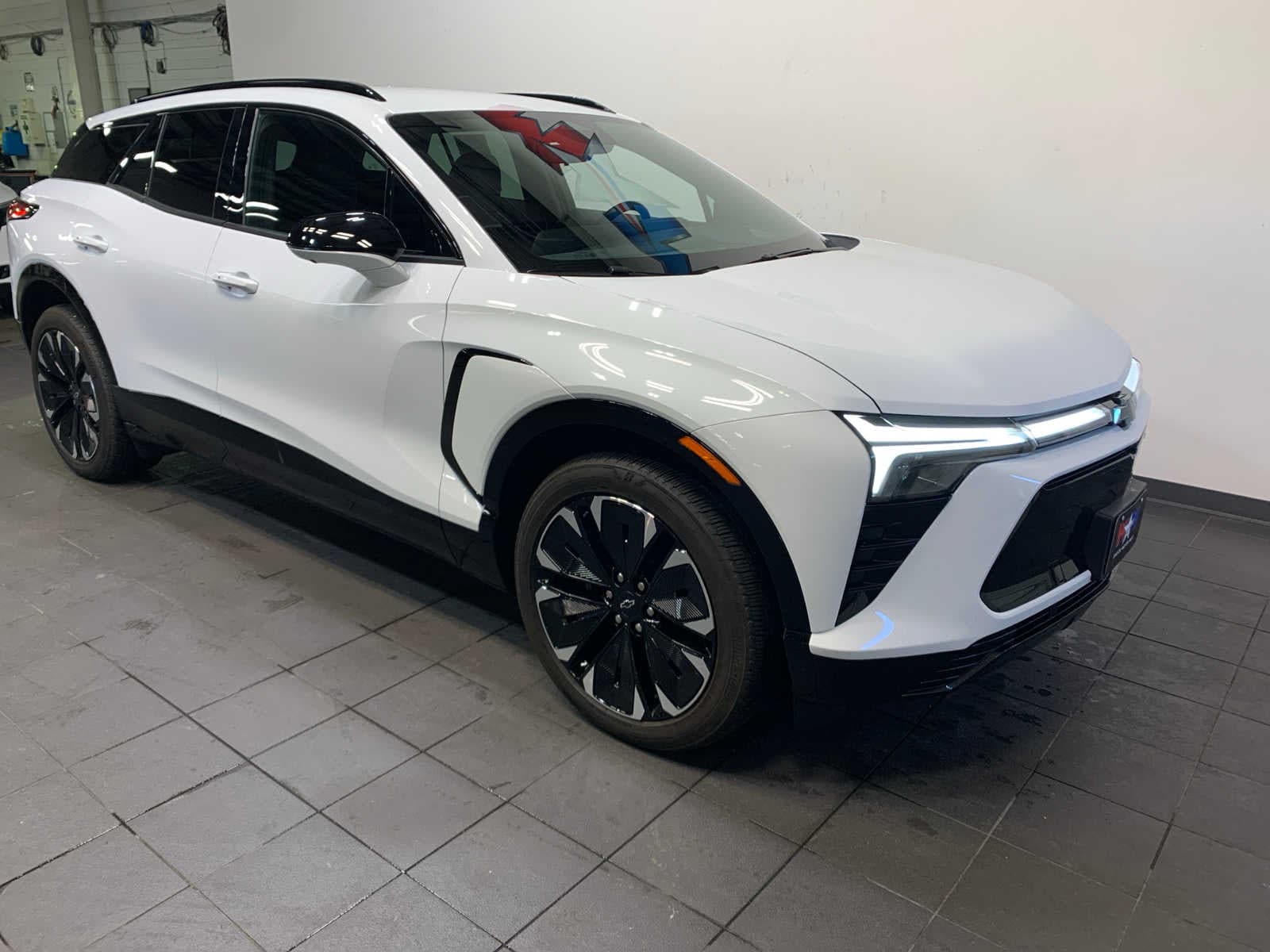 Used 2024 Chevrolet Blazer EV RS with VIN 3GNKDCRJ9RS275647 for sale in Christiansburg, VA