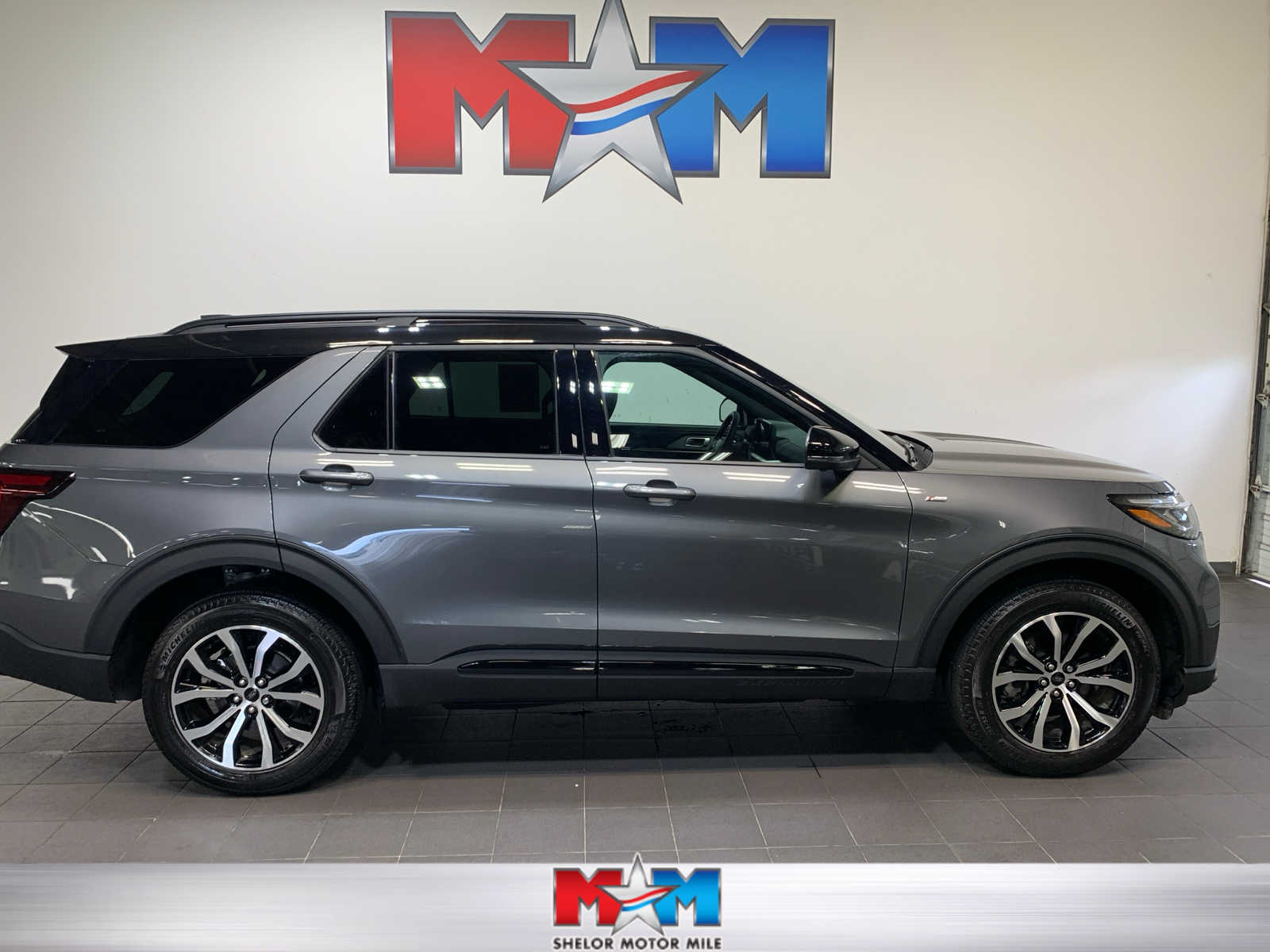2025 Ford Explorer ST-LINE 4WD (PL535)'s photo
