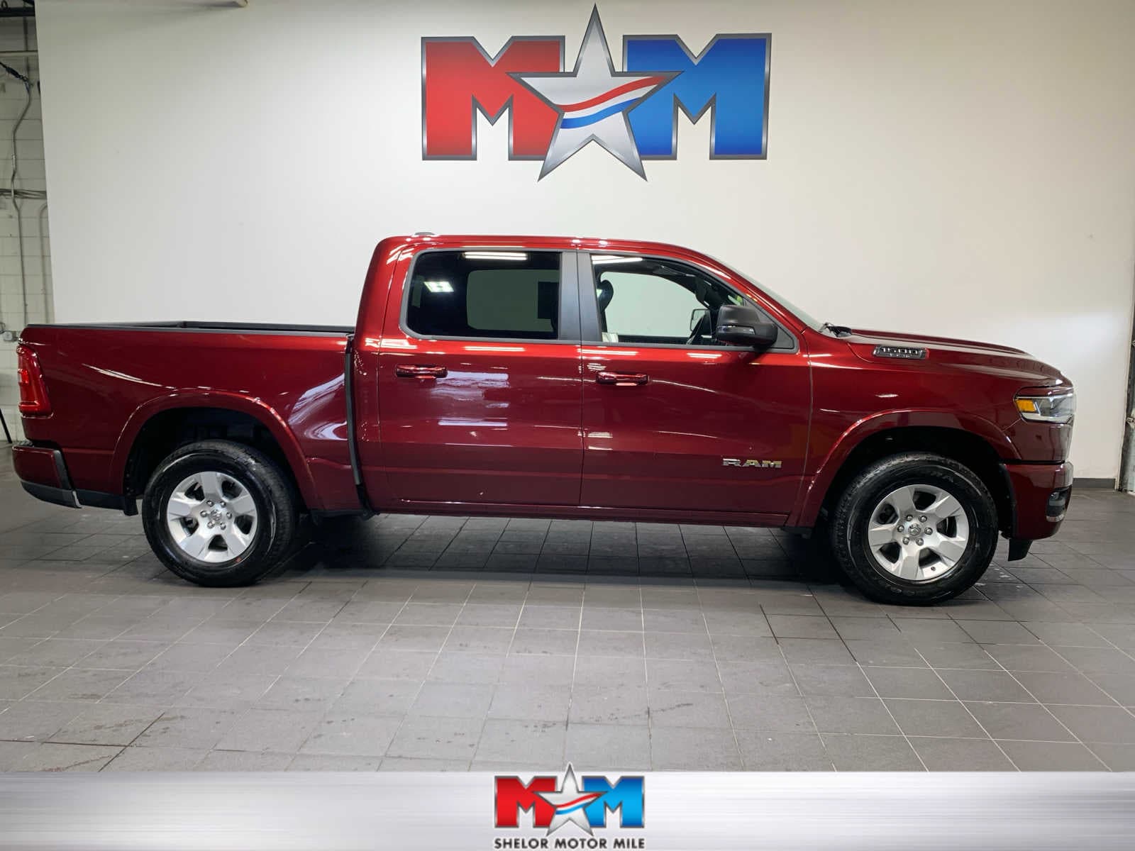 2025 RAM 1500 Big Horn/Lone Star 4x4 Crew Cab 5'7's photo