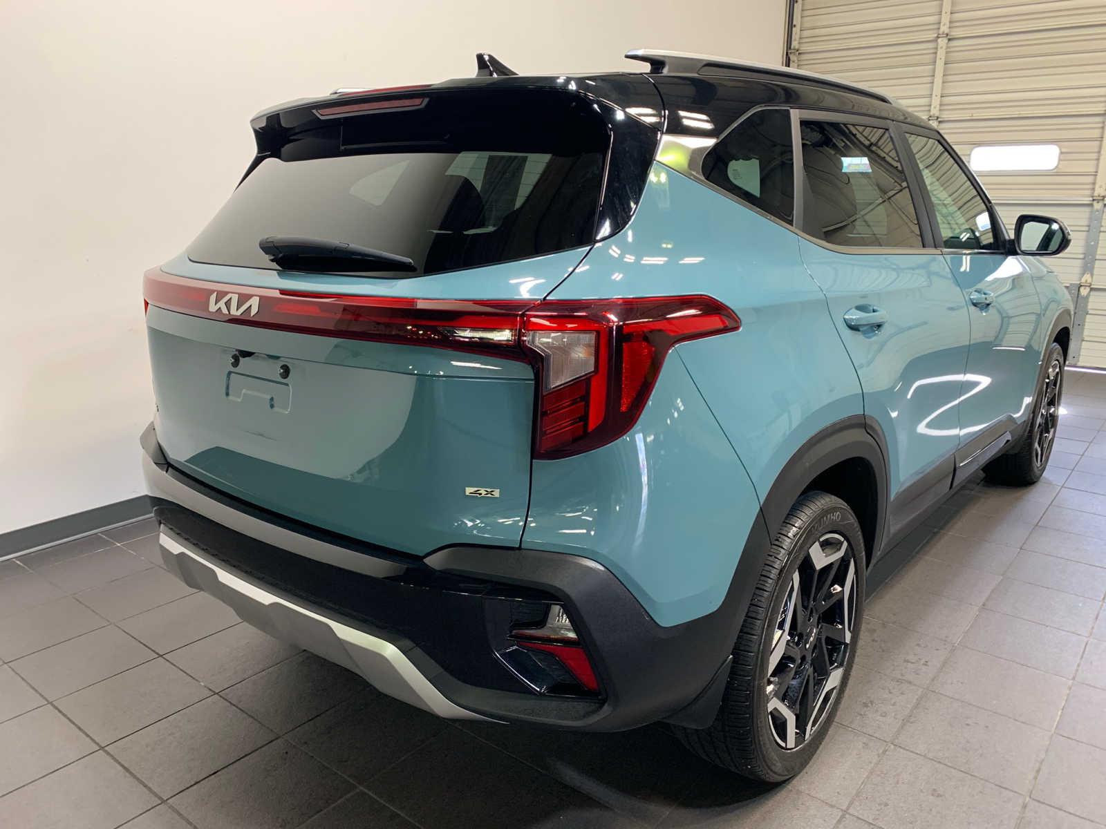 2024 Kia Seltos SX photo 3