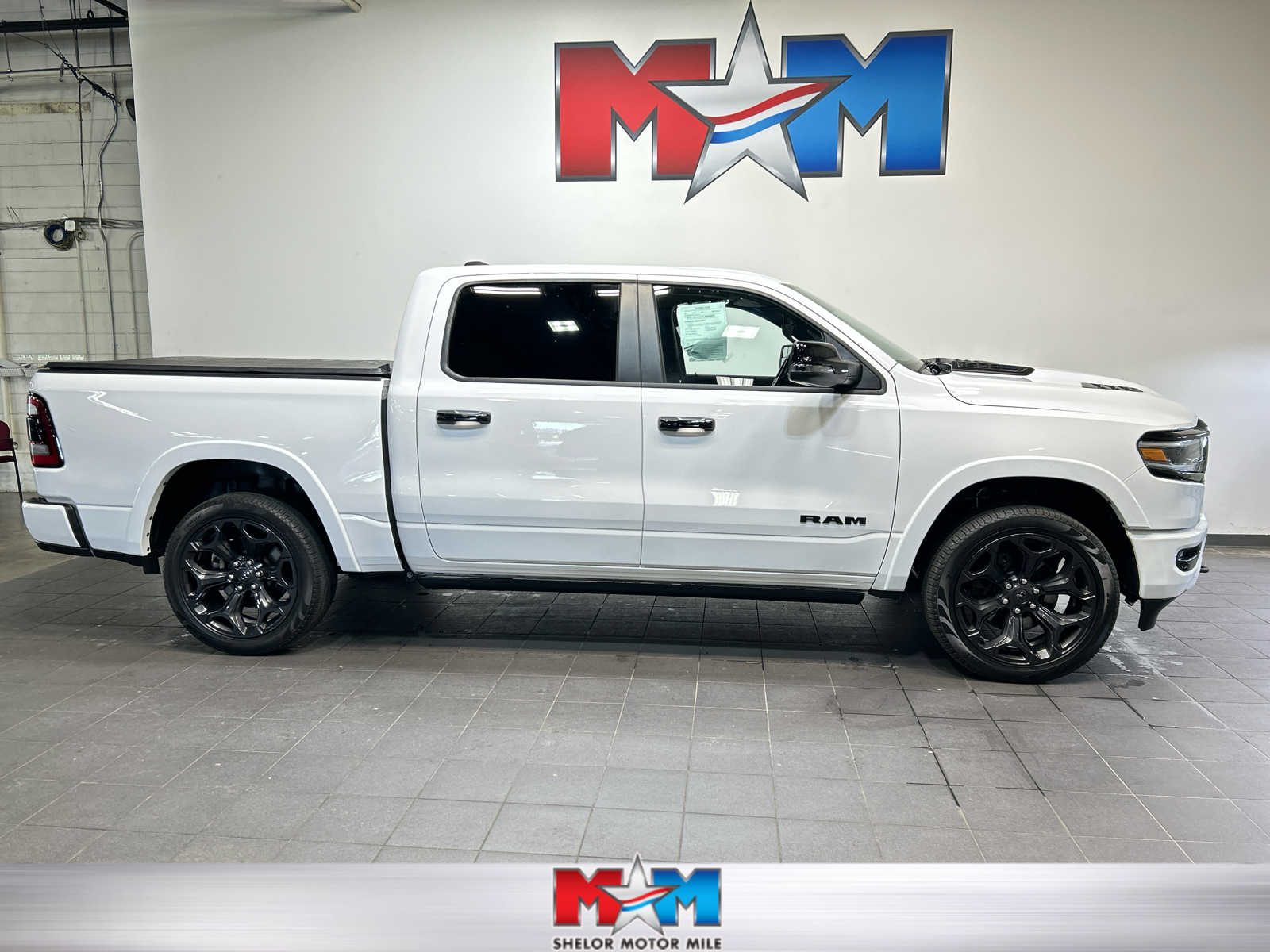 2023 RAM 1500 Limited 4x4 Crew Cab 5'7's photo