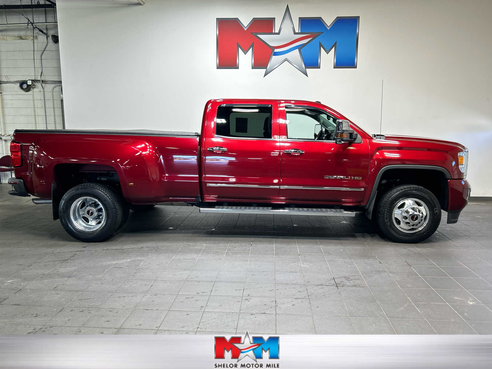 2019 GMC Sierra 4WD Crew Cab Long Box Denali DRW's photo