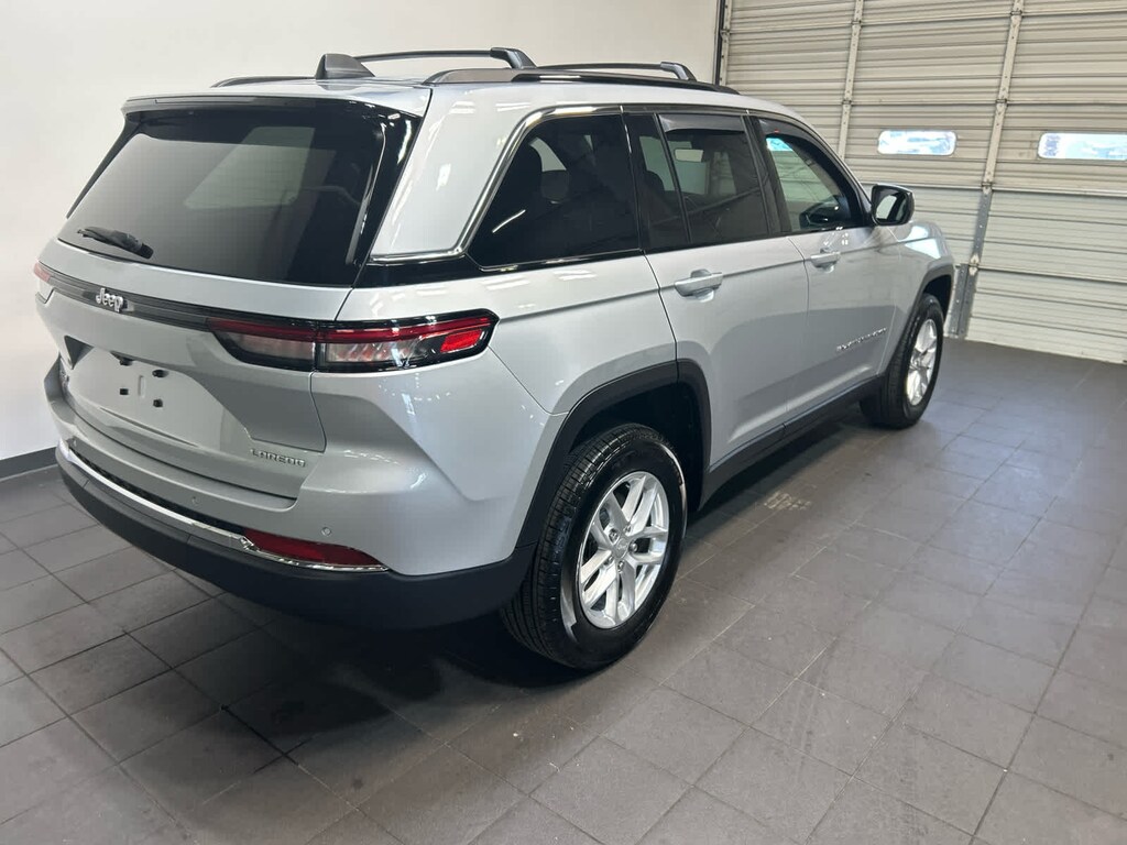 Used 2025 Jeep Grand Cherokee Laredo SUV