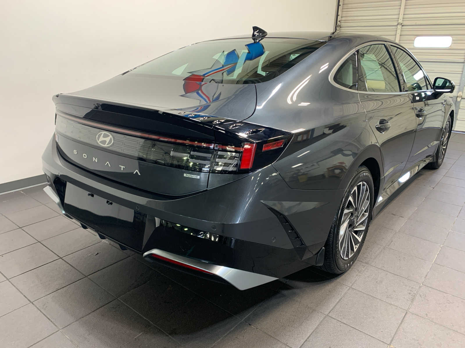 2024 Hyundai Sonata Hybrid Limited photo 3