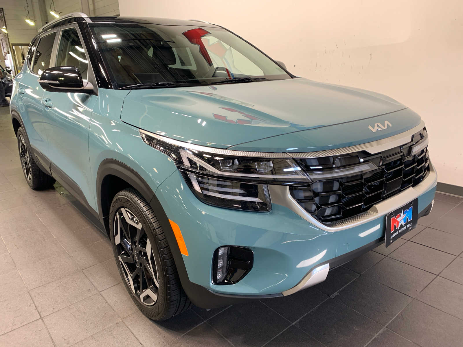 2024 Kia Seltos SX photo 2