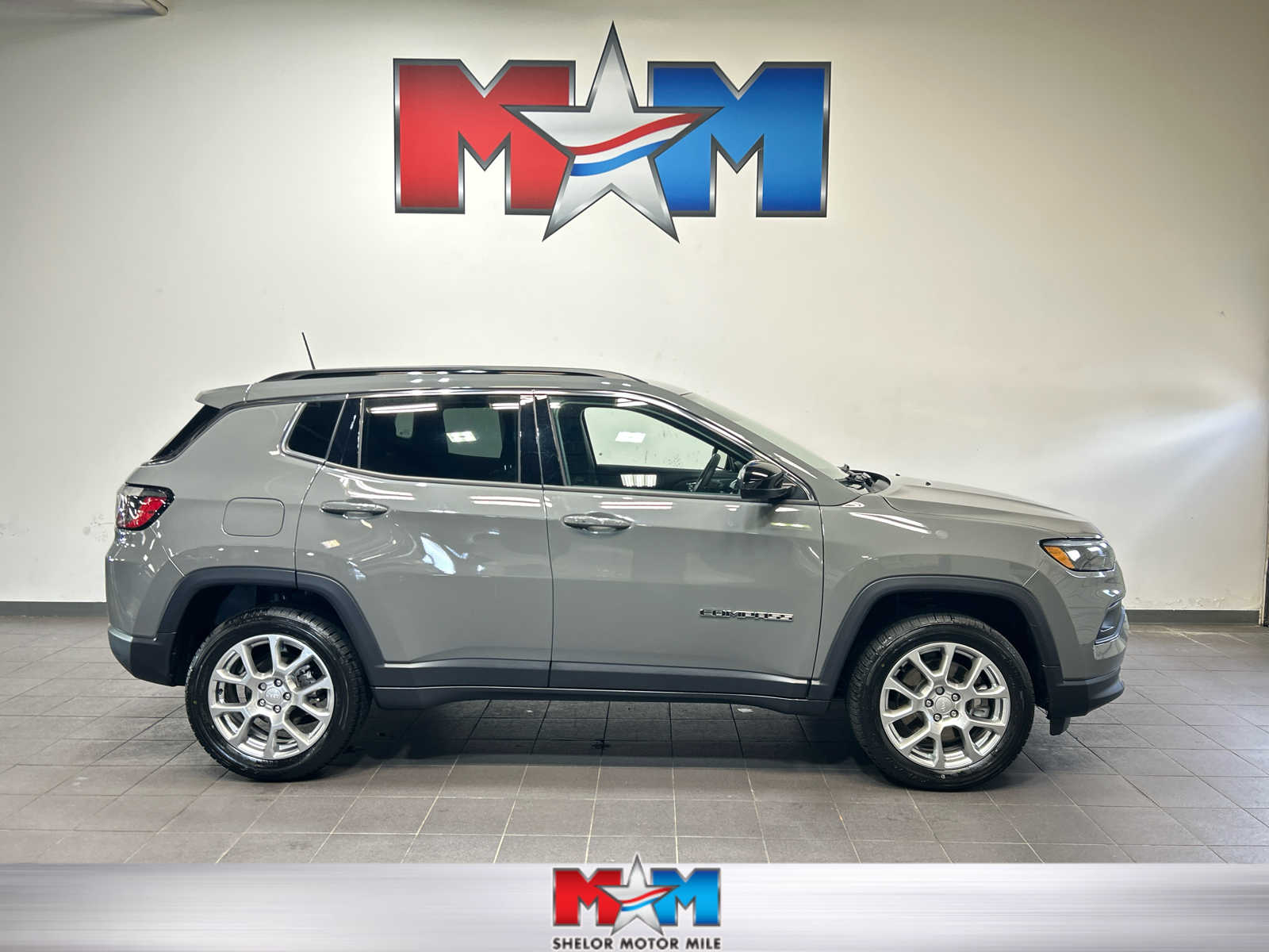 2023 Jeep Compass Latitude Lux 4X4's photo