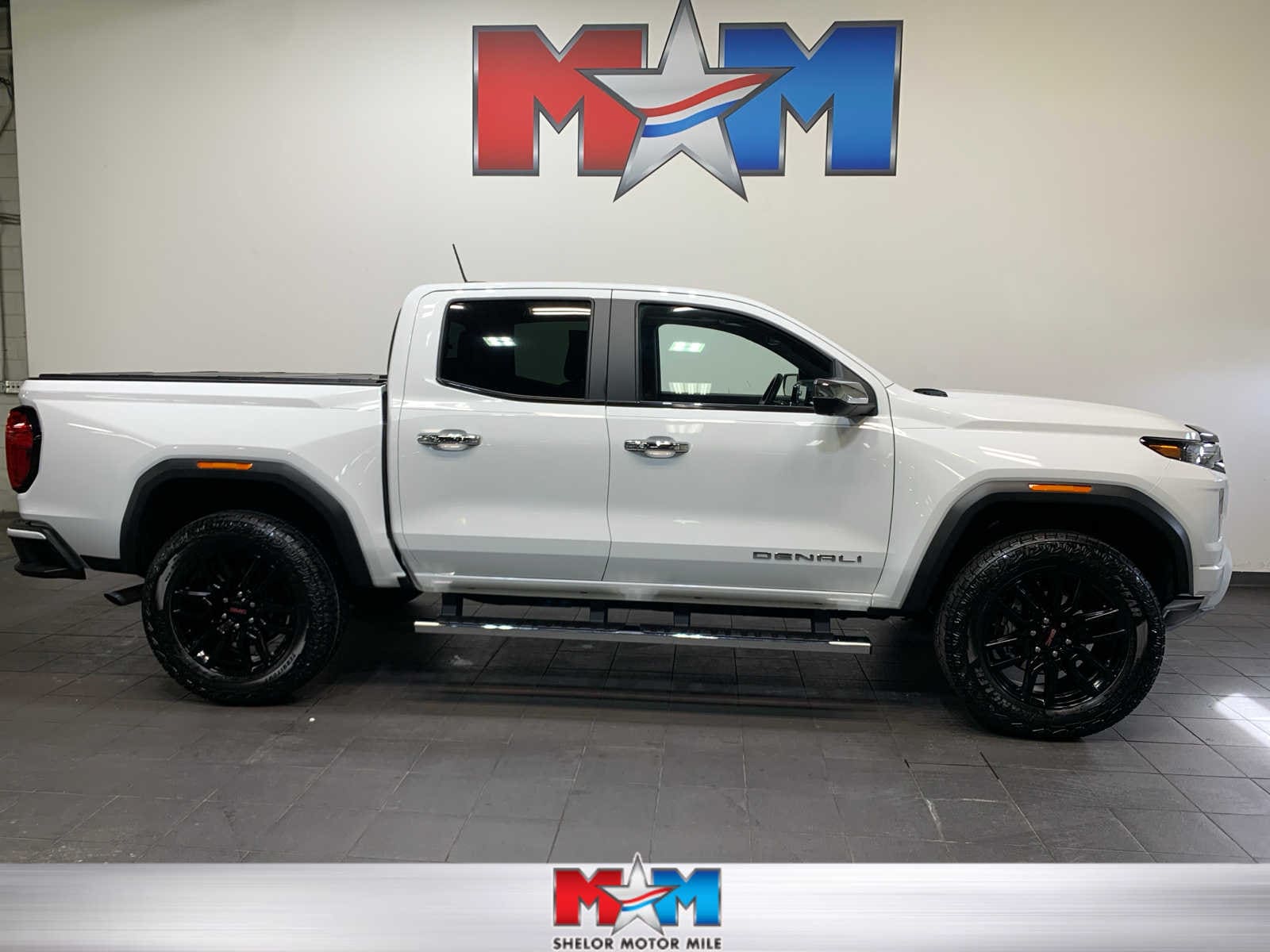 2024 GMC Canyon 4WD Denali Crew Cab Short Box's photo
