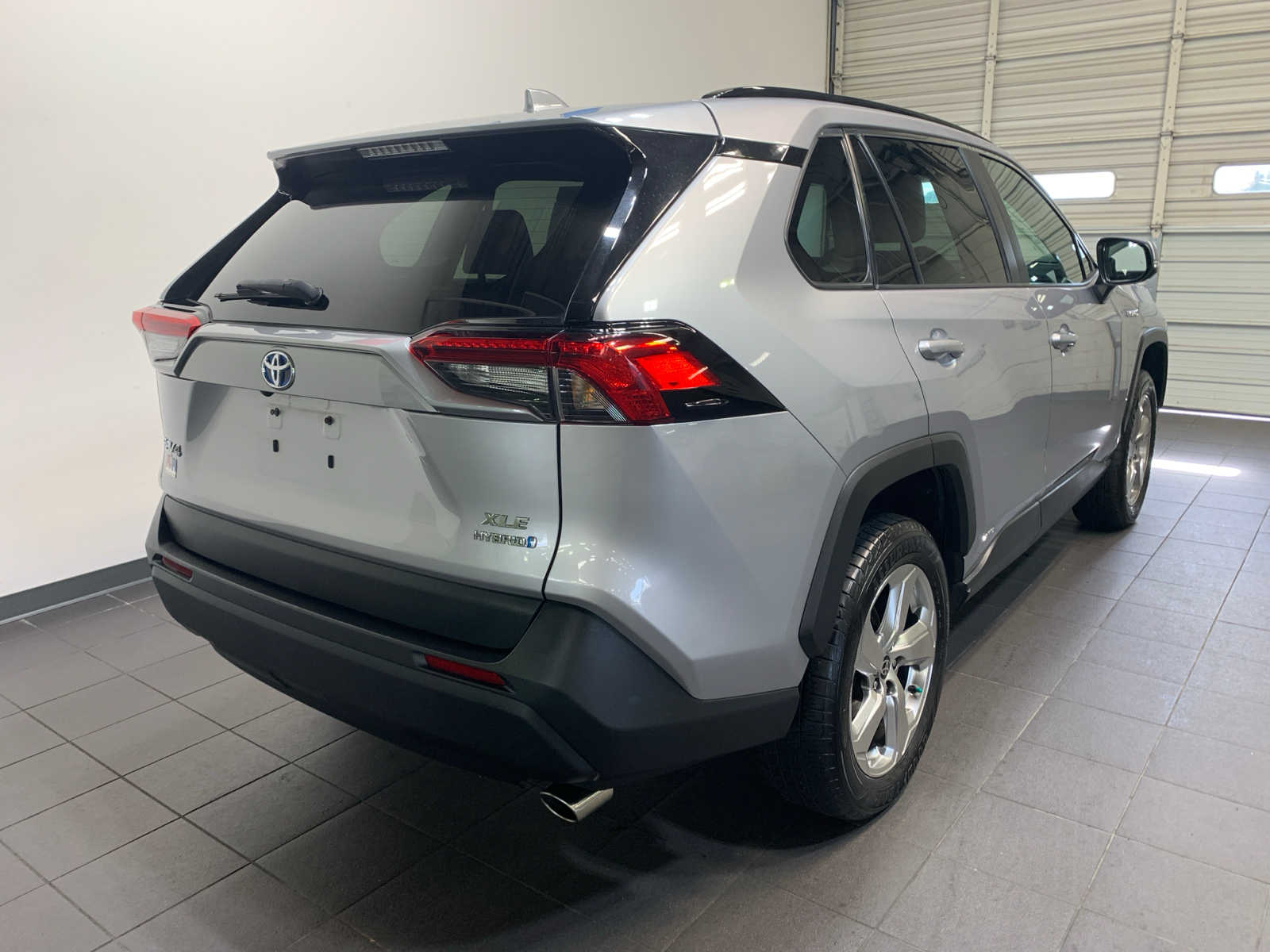 2021 Toyota RAV4 Hybrid XLE Premium photo 3