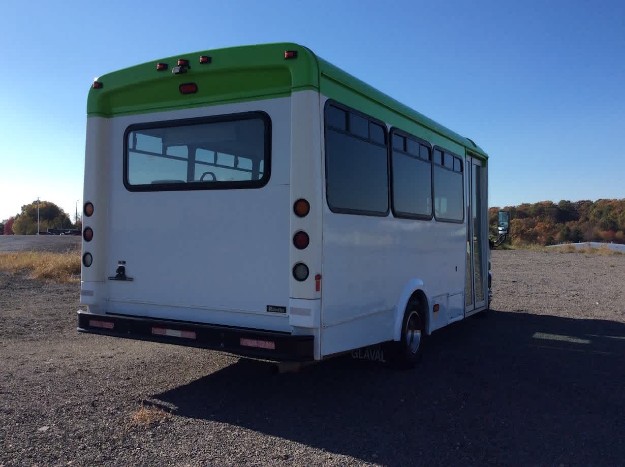 2017 Ford E-450 Cutaway photo 3