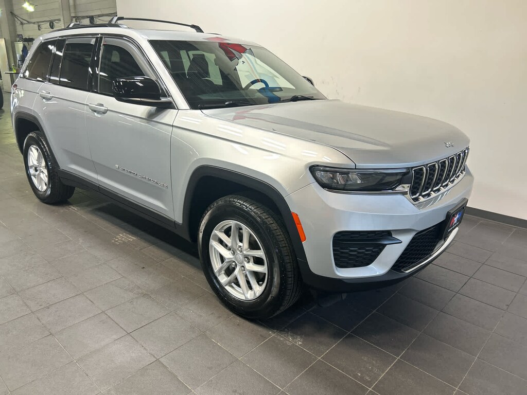 Used 2025 Jeep Grand Cherokee Laredo SUV