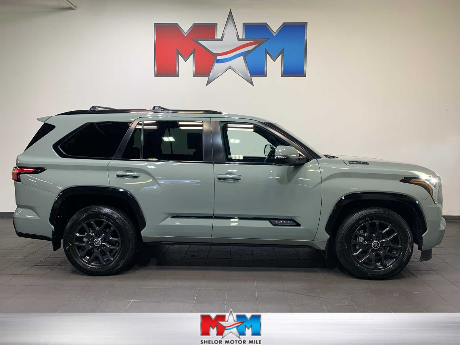 2024 Toyota Sequoia Platinum's photo