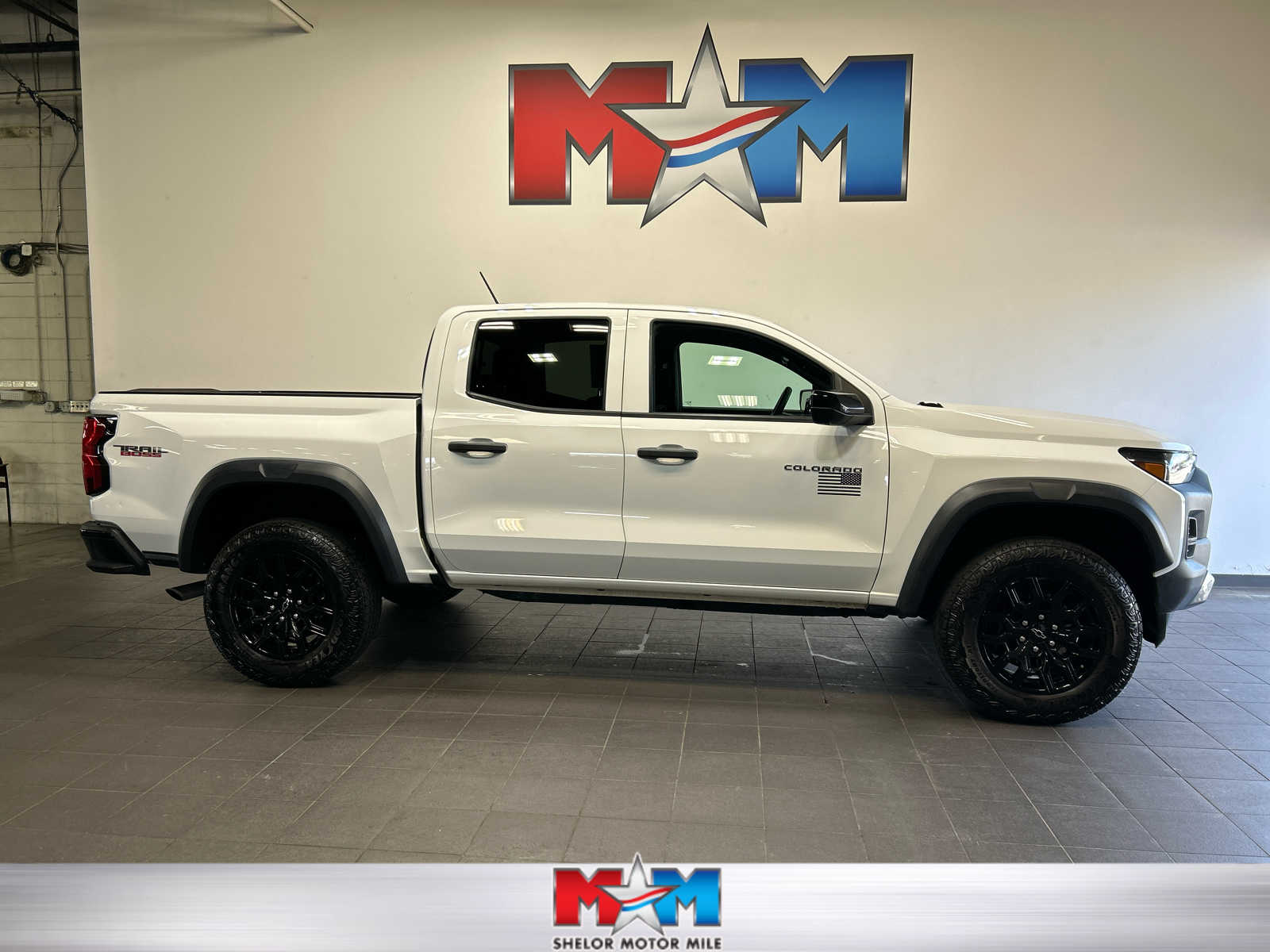 2024 Chevrolet Colorado 4WD Trail Boss Crew Cab Short Box's photo
