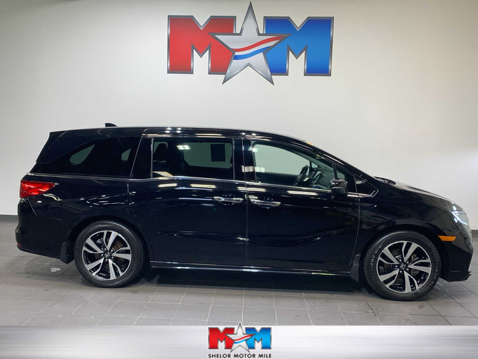 2018 Honda Odyssey Elite's photo