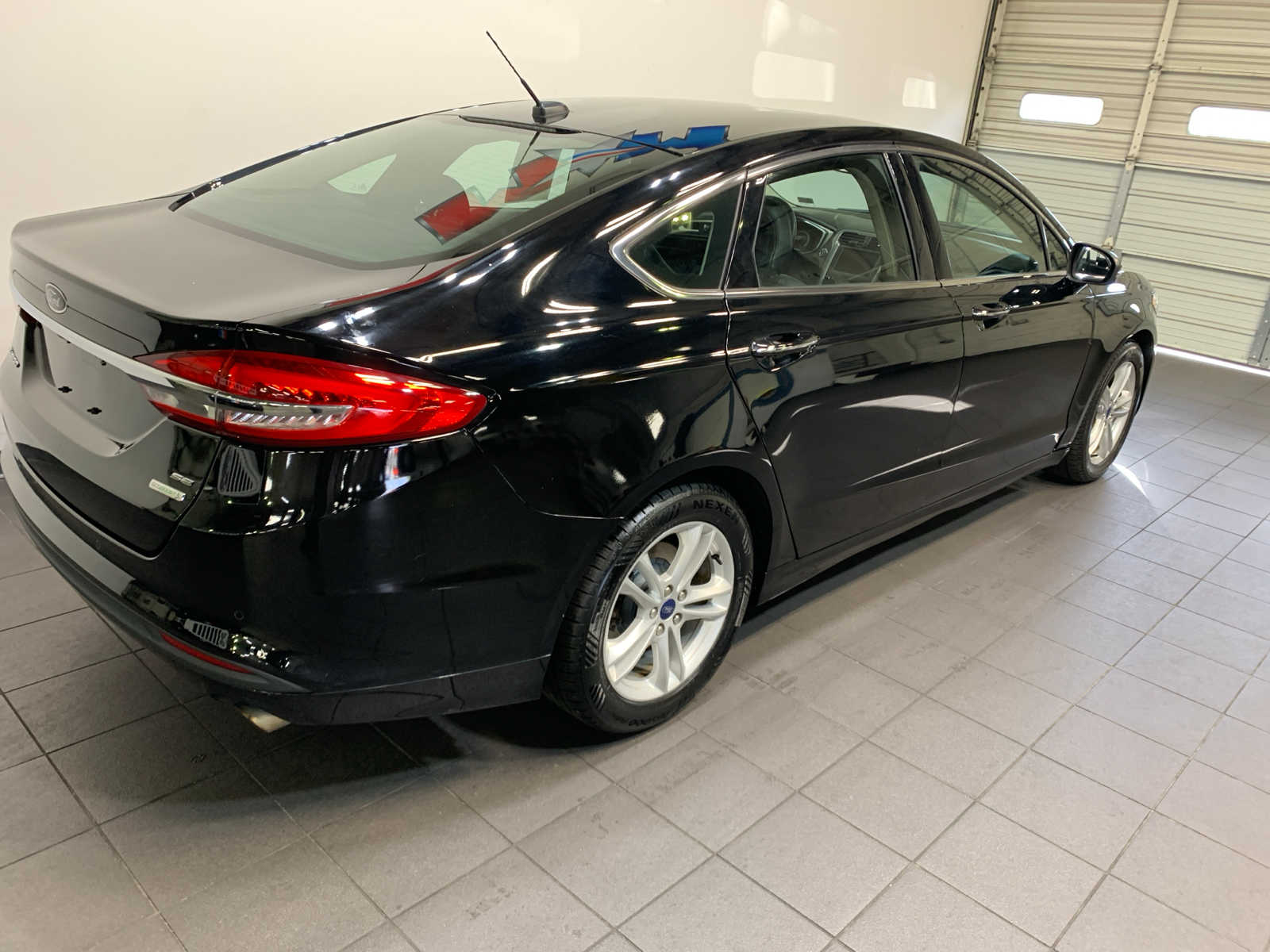 2018 Ford Fusion SE photo 2
