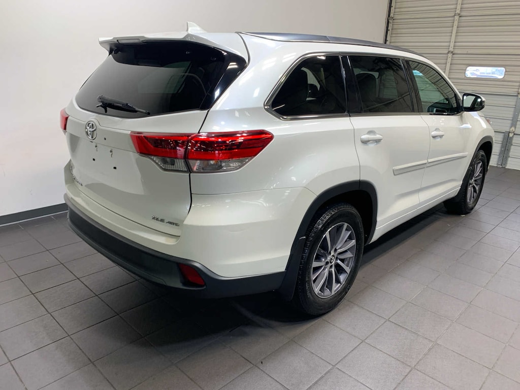 Used 2017 Toyota Highlander XLE V6 SUV