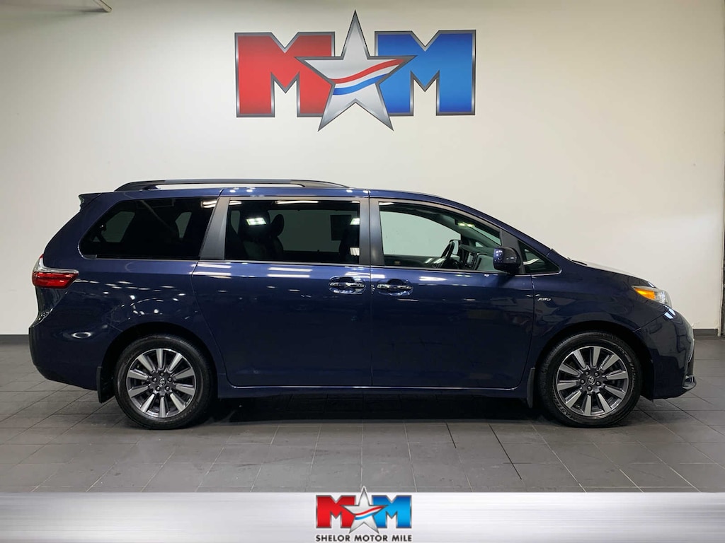 Used 2018 Toyota Sienna XLE Premium 7 Passenger Van Passenger Van