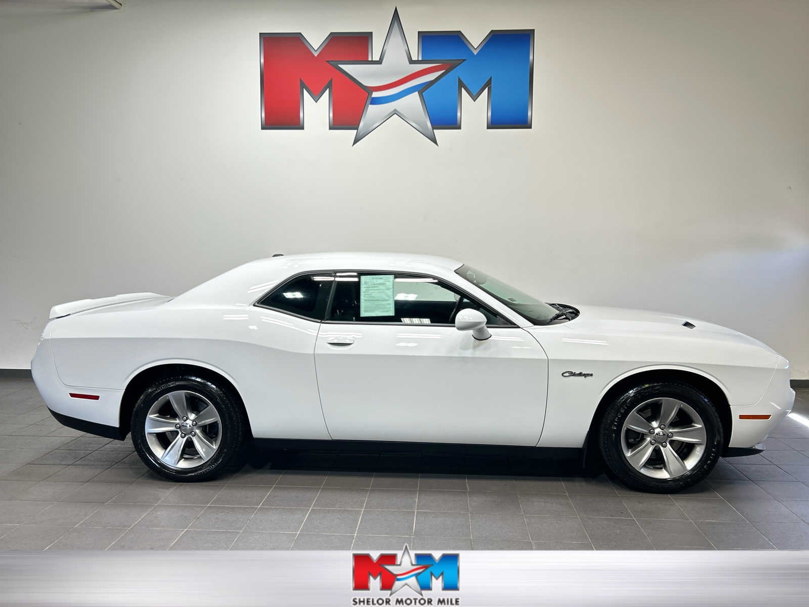 2019 Dodge Challenger SXT Auto's photo