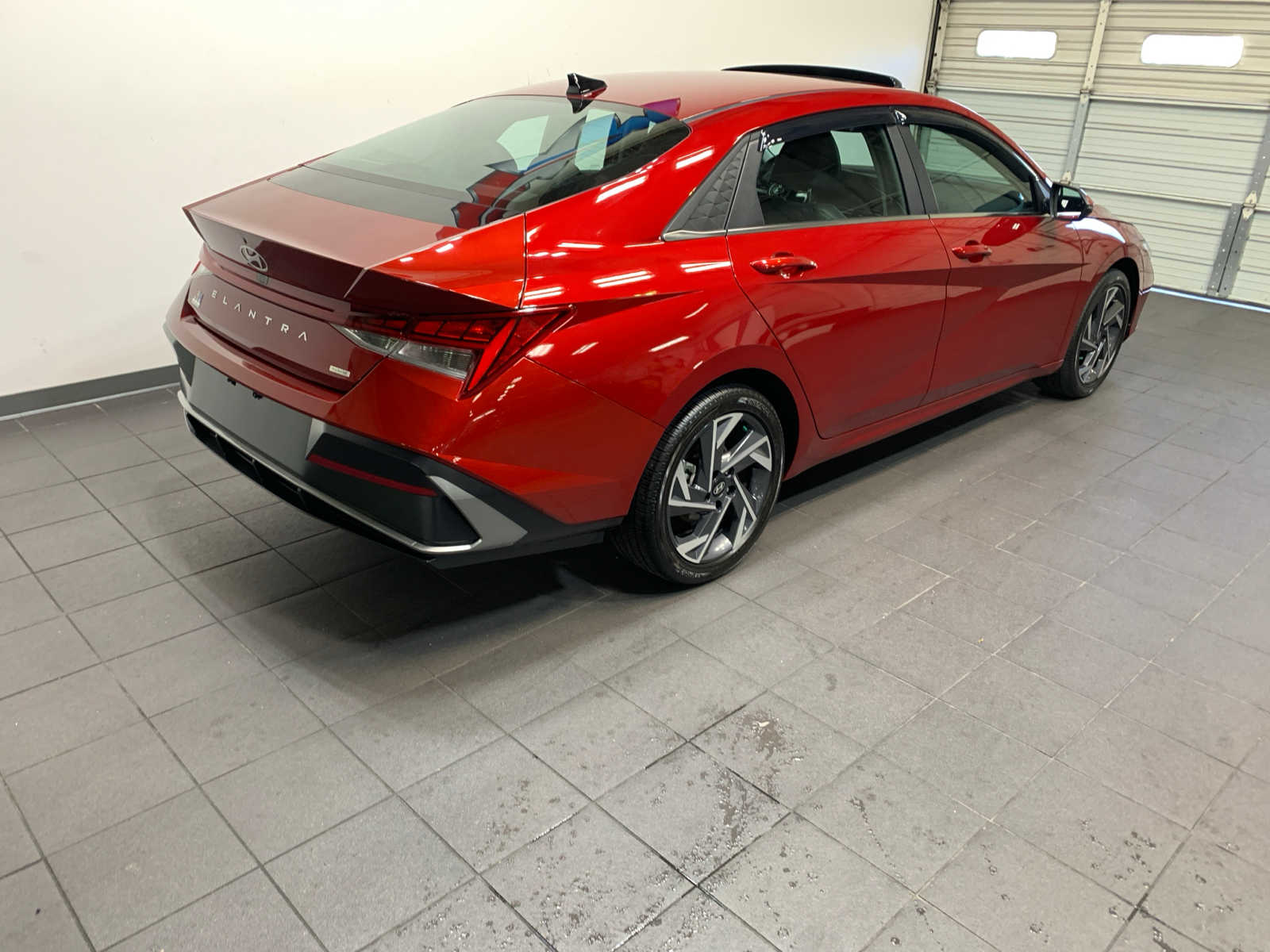 2025 Hyundai Elantra Hybrid Limited photo 3