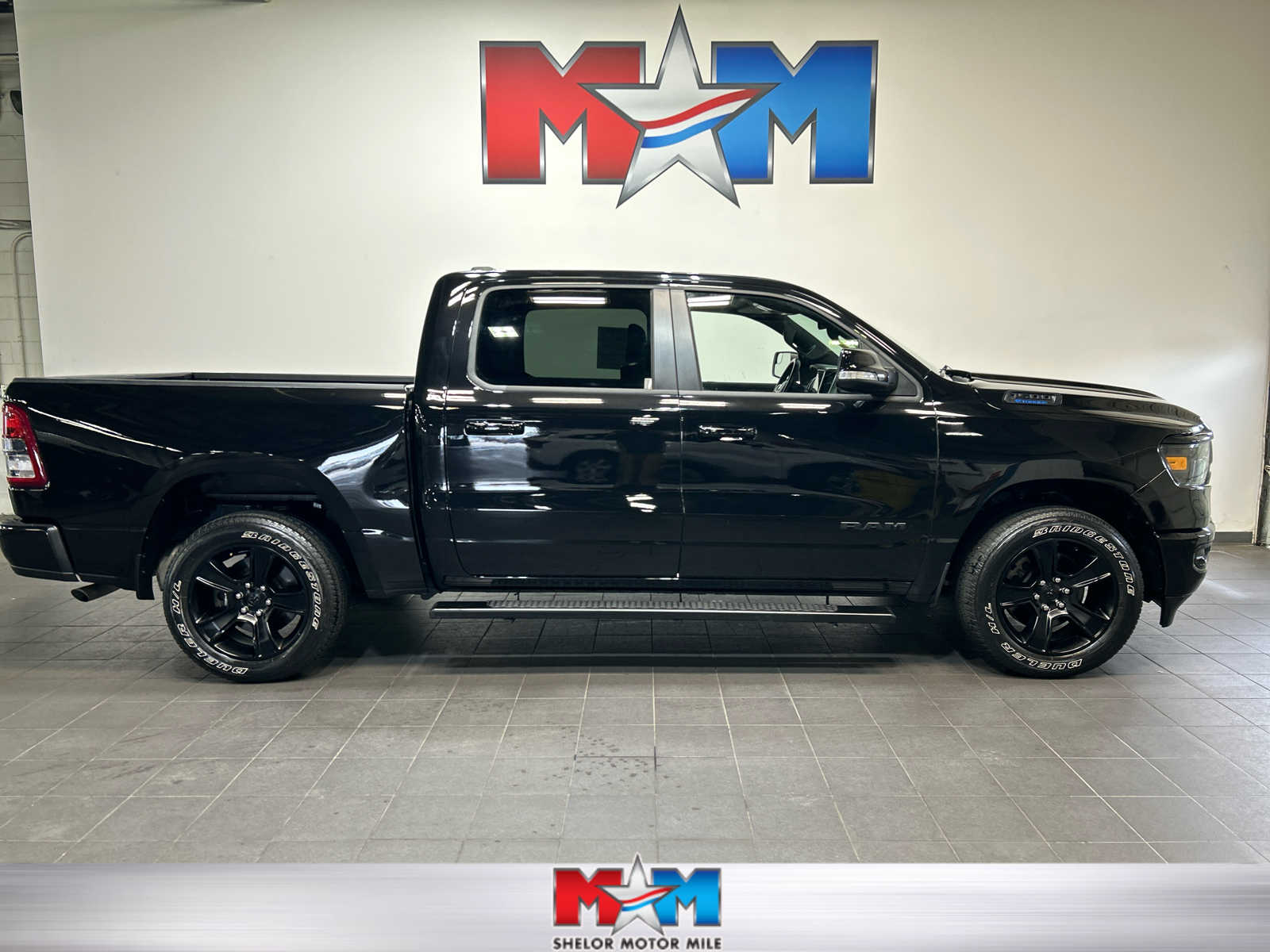 2022 RAM 1500 Big Horn/Lone Star 4x4 Crew Cab 5'7's photo