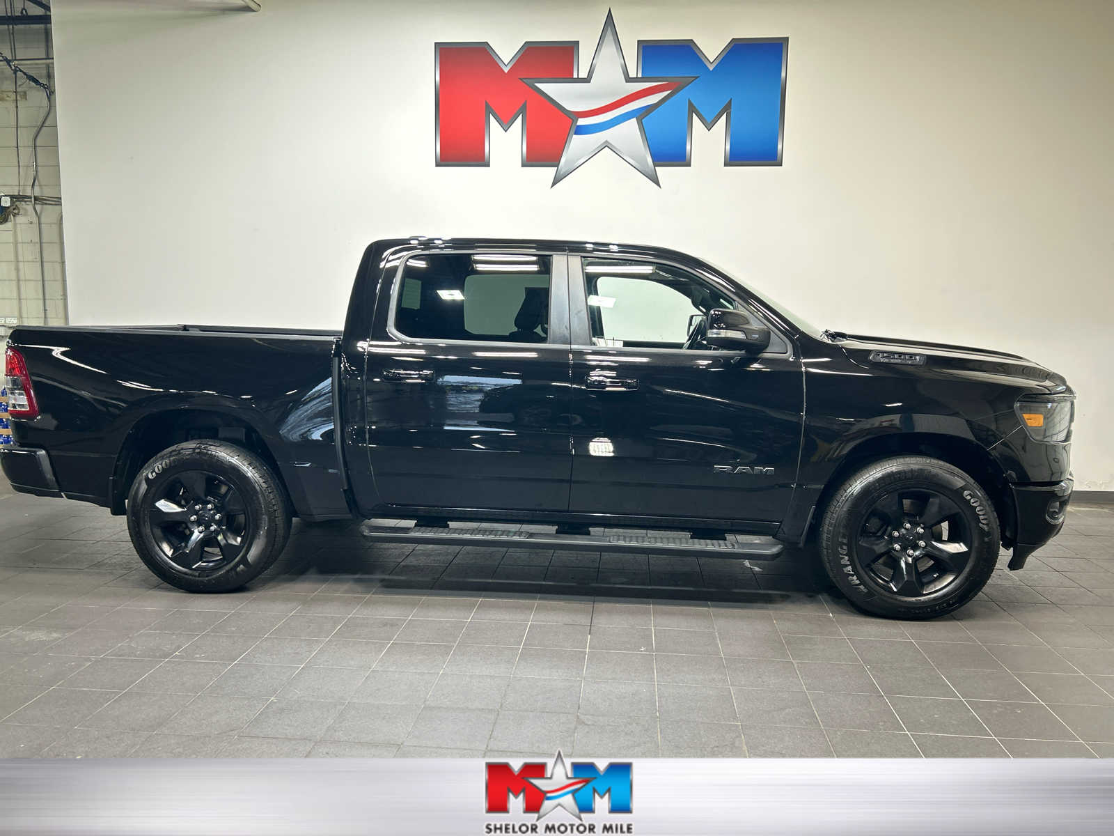 2019 RAM 1500 Big Horn/Lone Star 4x4 Crew Cab 5'7's photo