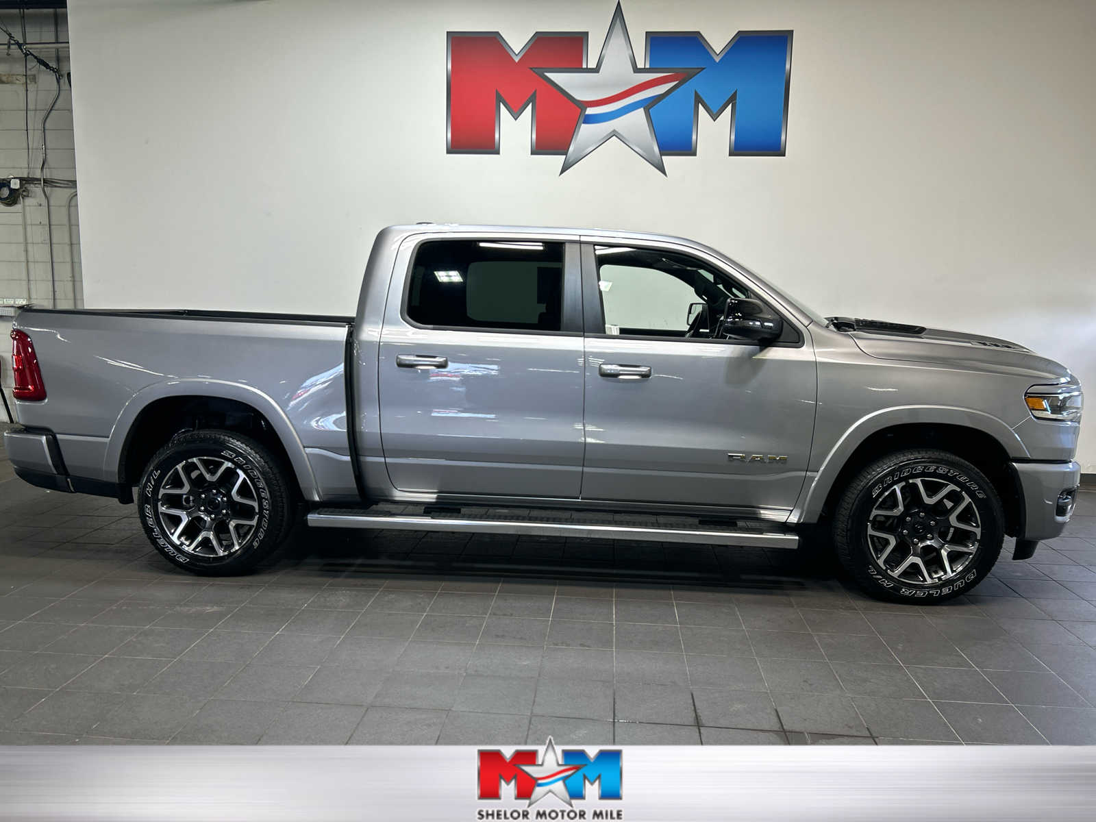 2025 RAM 1500 Laramie 4x4 Crew Cab 5'7's photo