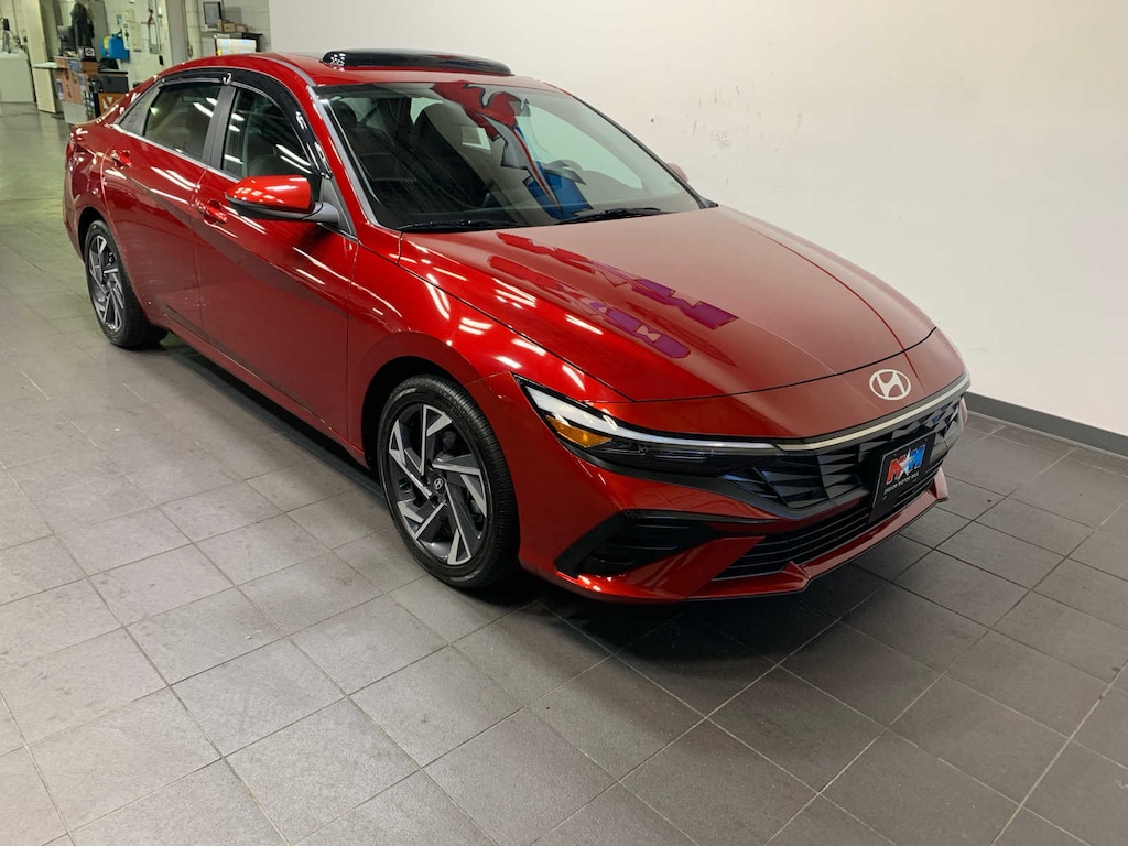 Used 2025 Hyundai Elantra Hybrid Limited Sedan