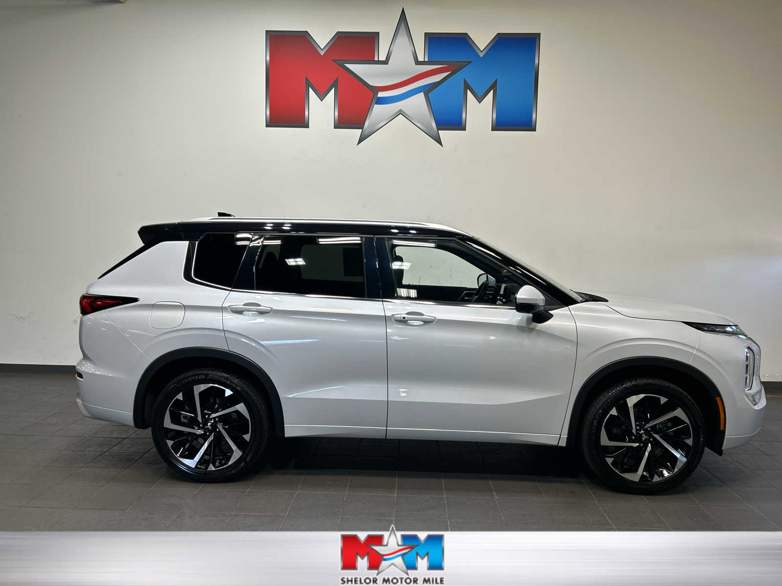 2024 Mitsubishi Outlander SEL S-AWC's photo