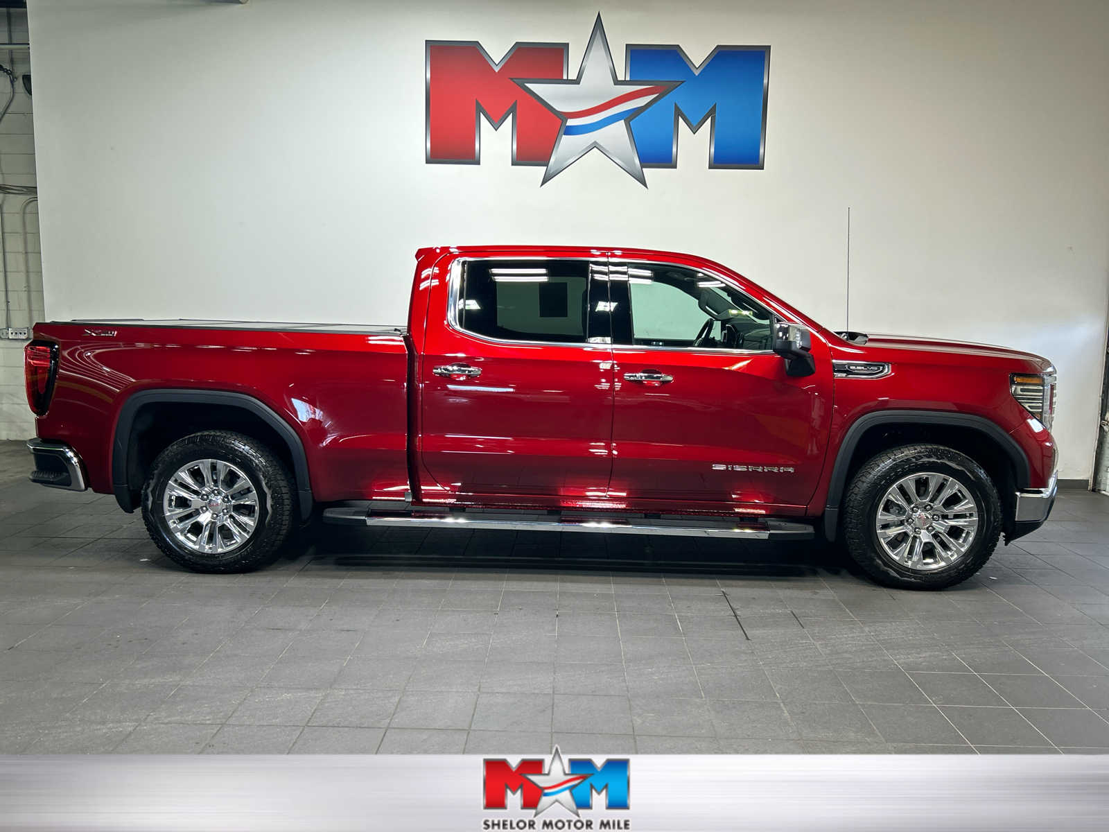 2024 GMC Sierra 4WD Crew Cab Short Box SLT's photo