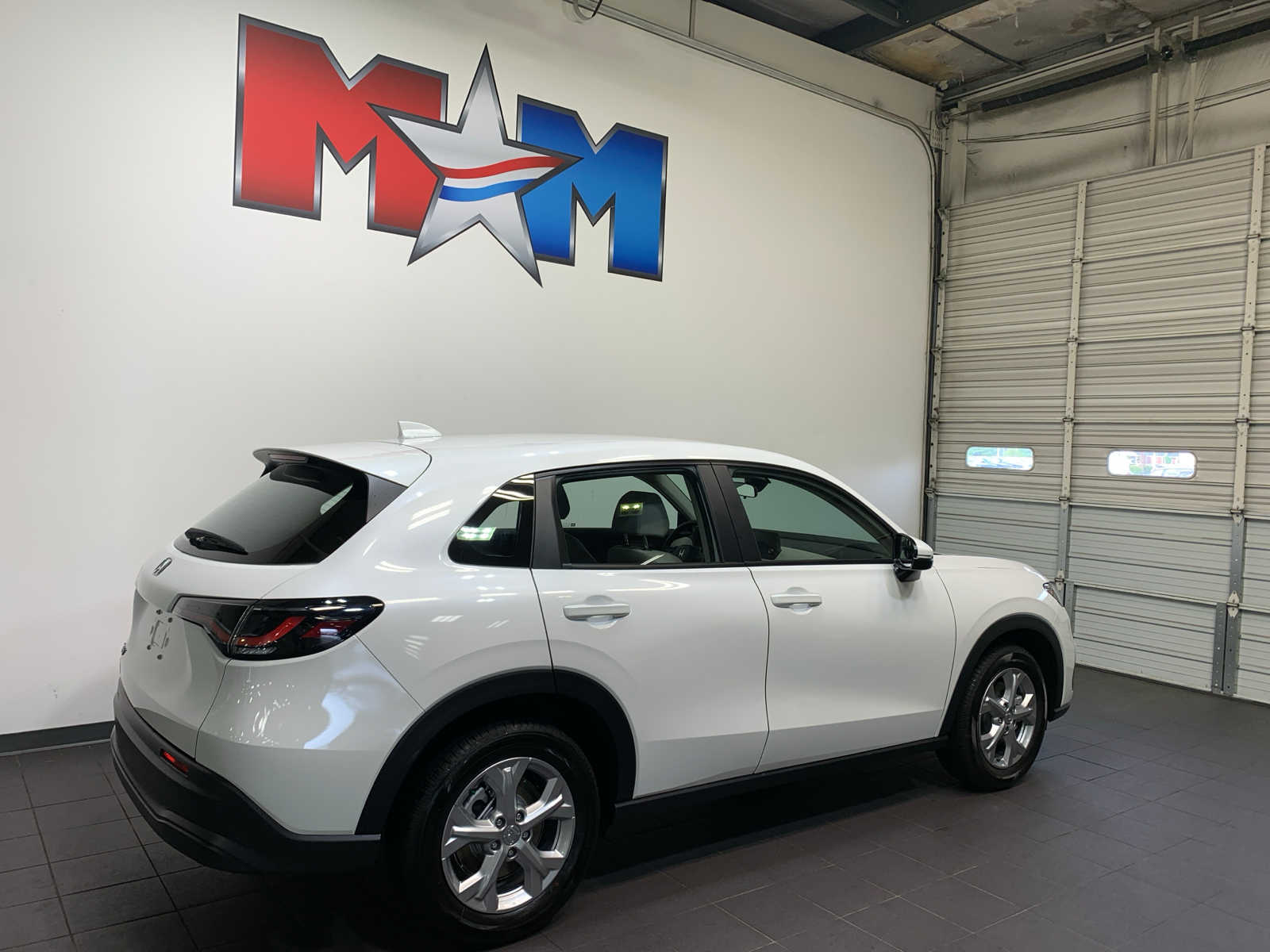 2025 Honda HR-V LX photo 3