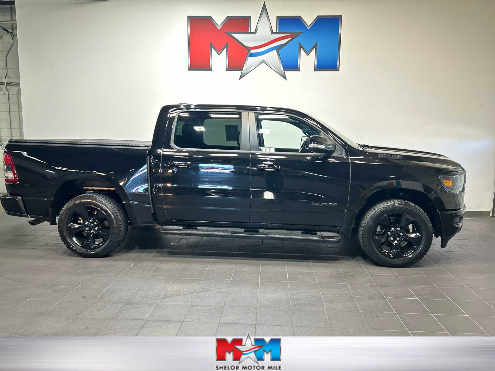 2019 RAM 1500 Big Horn/Lone Star 4x4 Crew Cab 5'7's photo