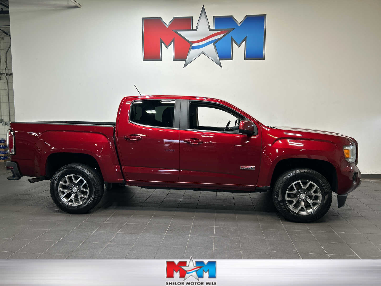 2017 GMC Canyon 4WD SLE Crew Cab Short Box's photo