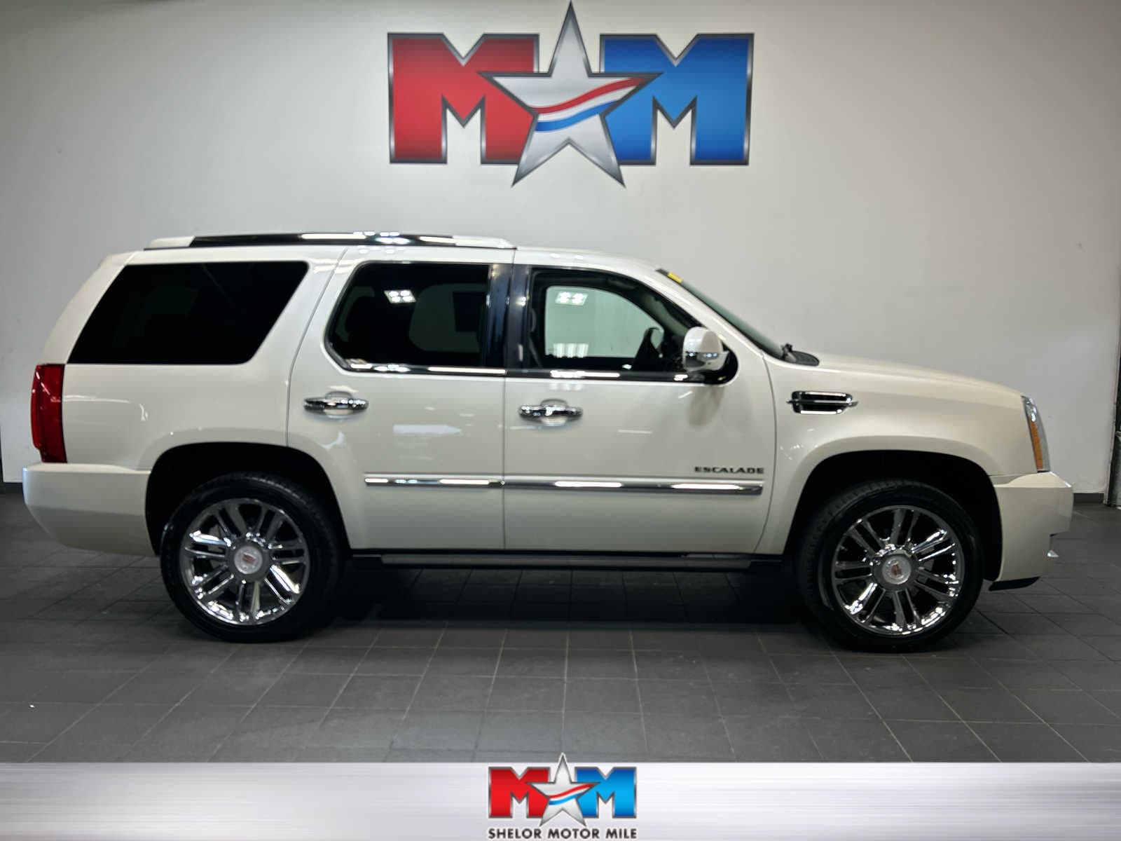 2014 Cadillac Escalade AWD Platinum Edition's photo
