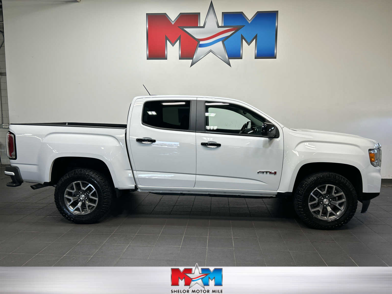 2022 GMC Canyon 4WD AT4 Crew Cab Short Box's photo