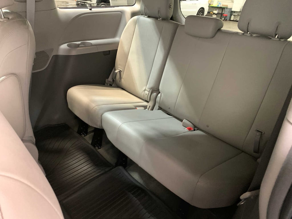 Used 2018 Toyota Sienna XLE Premium 7 Passenger Van Passenger Van