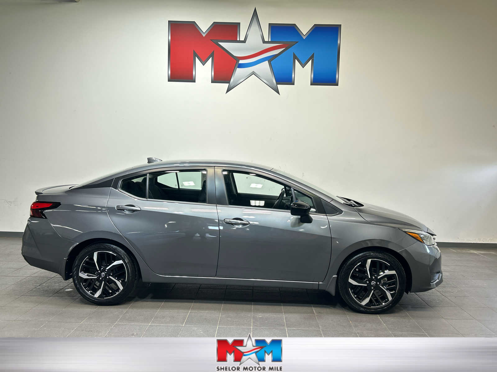 2025 Nissan Versa 1.6 SR CVT's photo