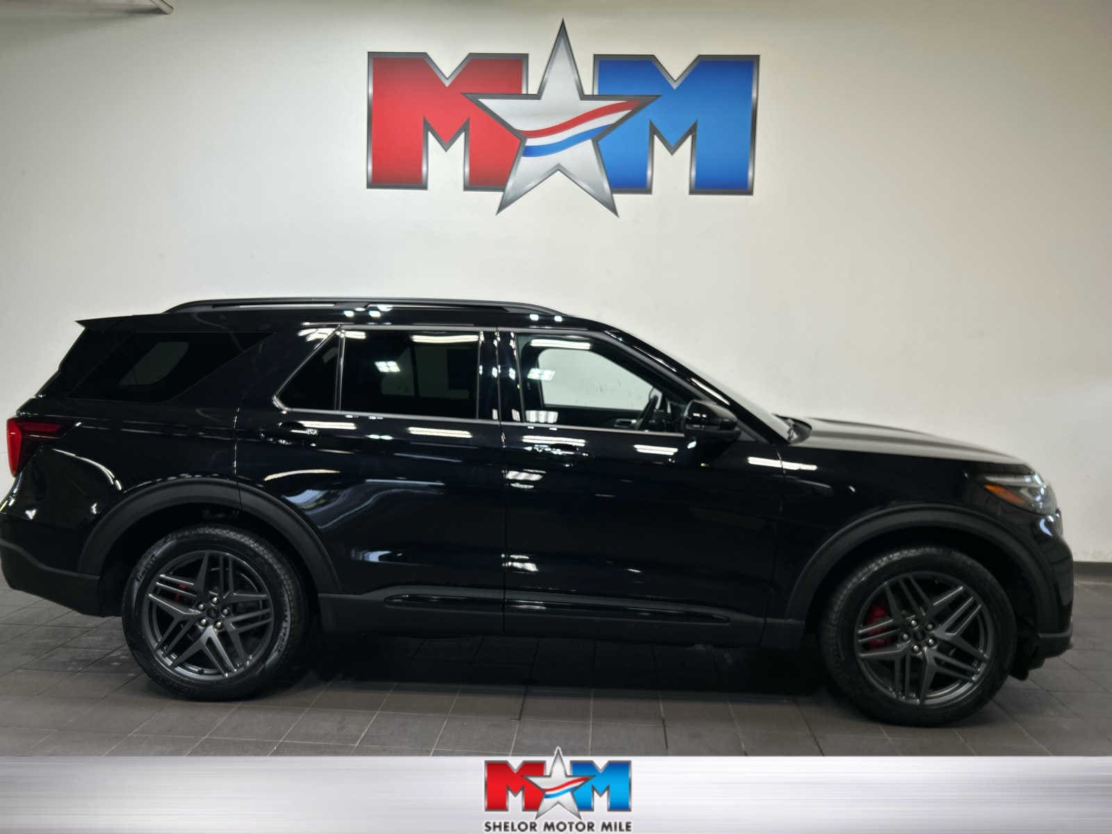 2025 Ford Explorer ST-LINE 4WD (PL535)'s photo