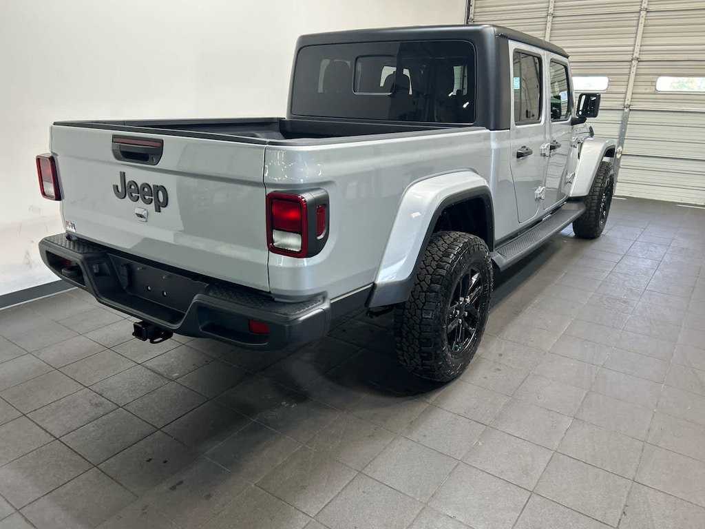 Used 2023 Jeep Gladiator Sport Truck Crew Cab