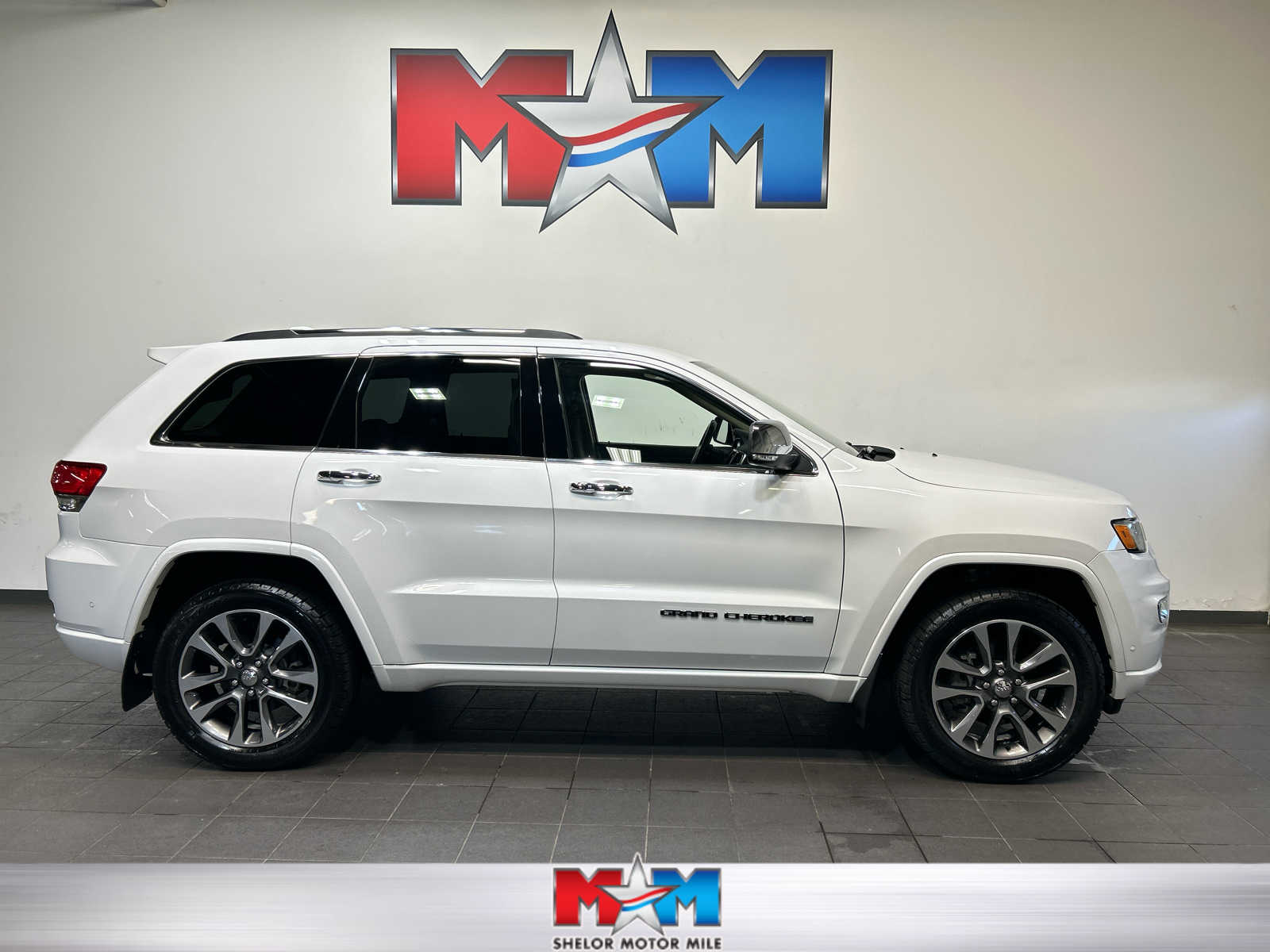 2018 Jeep Grand Cherokee Overland 4WD's photo